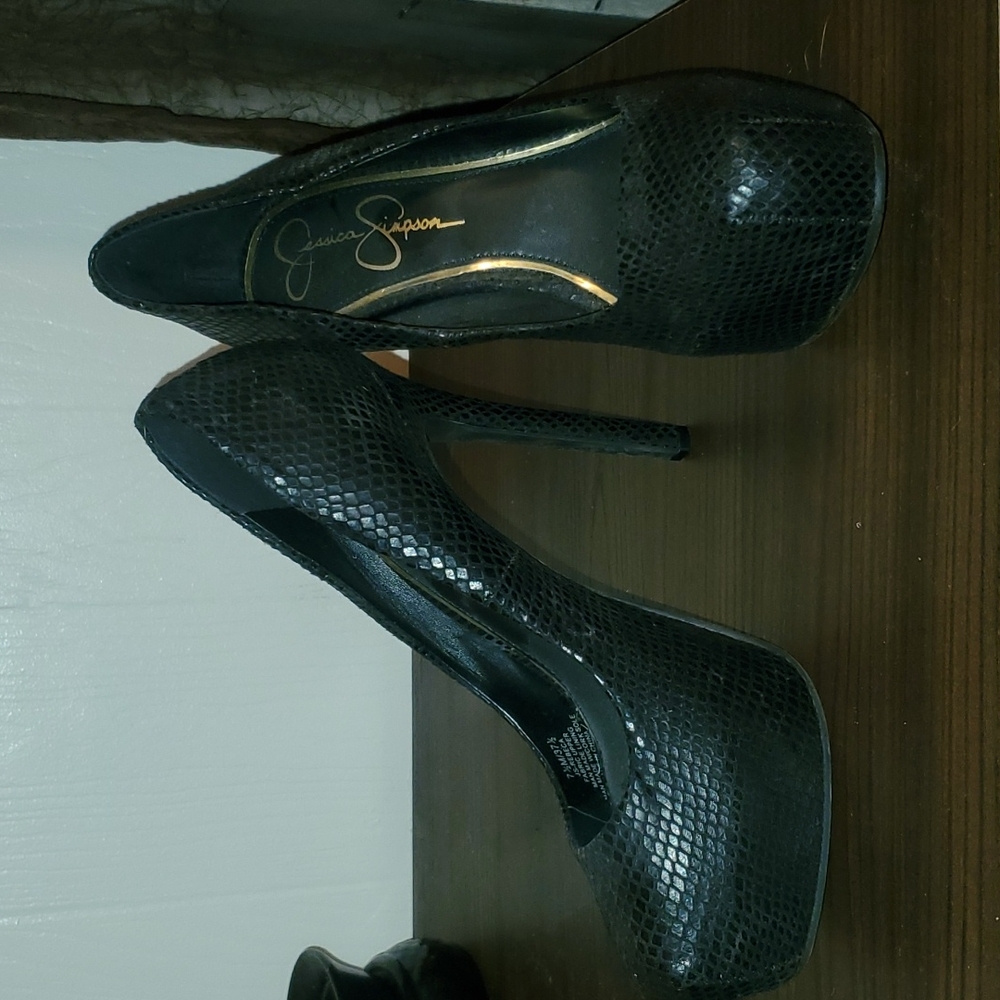 Jessica Simpson 7.5 black suede snake skin print heels